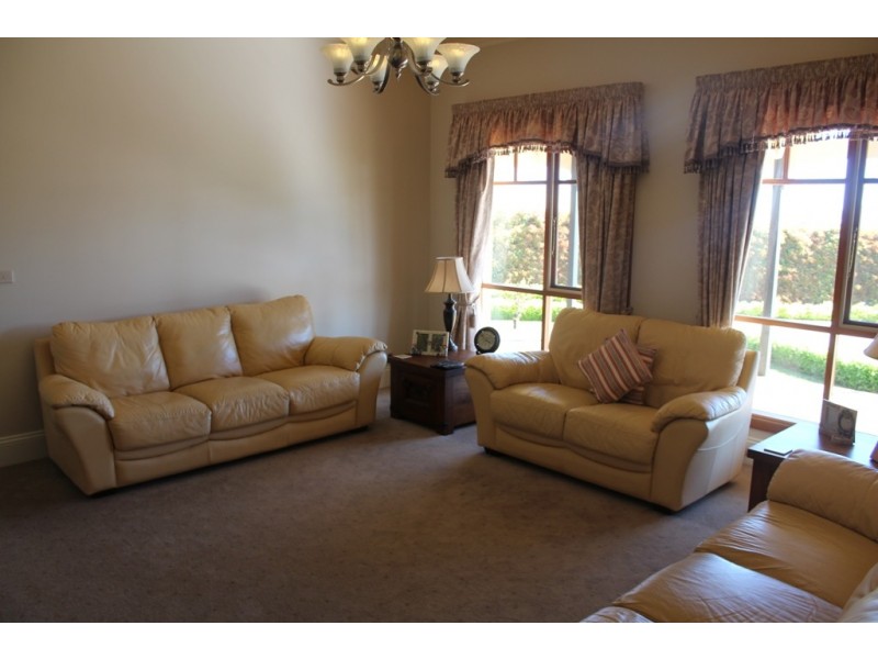 27 Blue Ridge Drive, Bathurst NSW 2795
