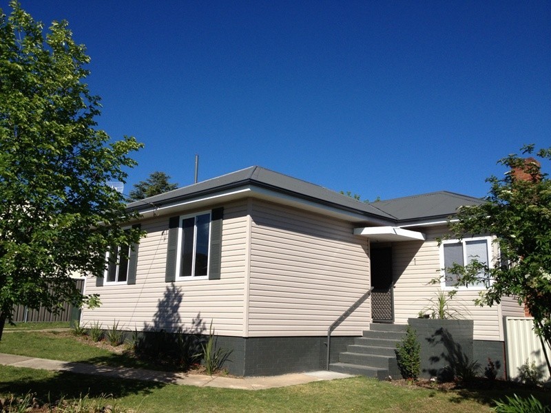 1 Moodie Place, Bathurst NSW 2795
