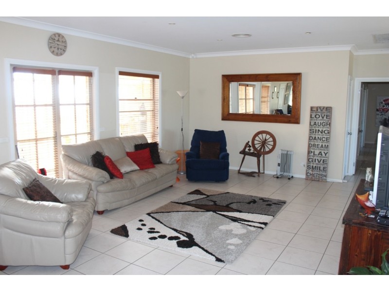 121 Hartwood Avenue, Bathurst NSW 2795