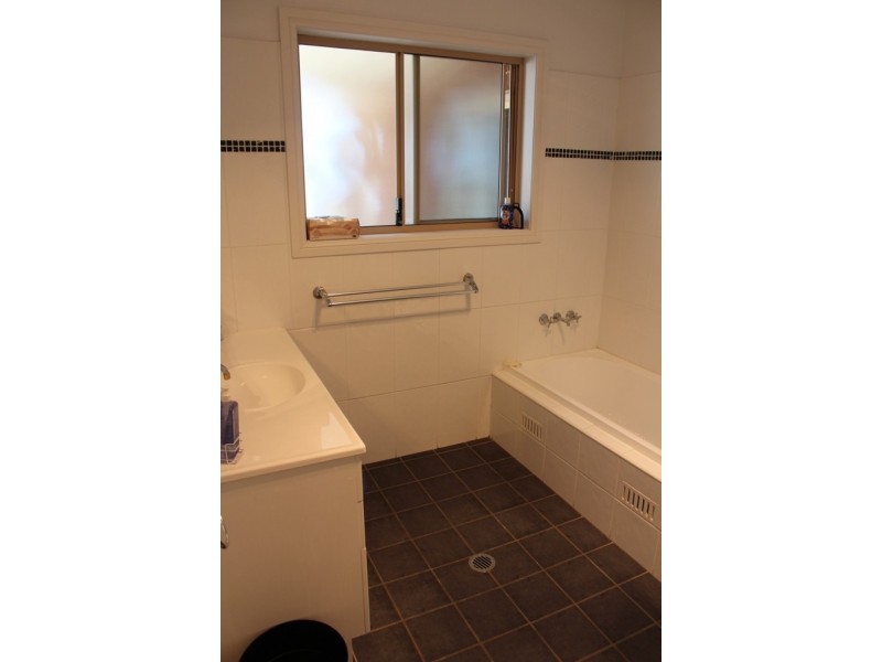 121 Hartwood Avenue, Bathurst NSW 2795