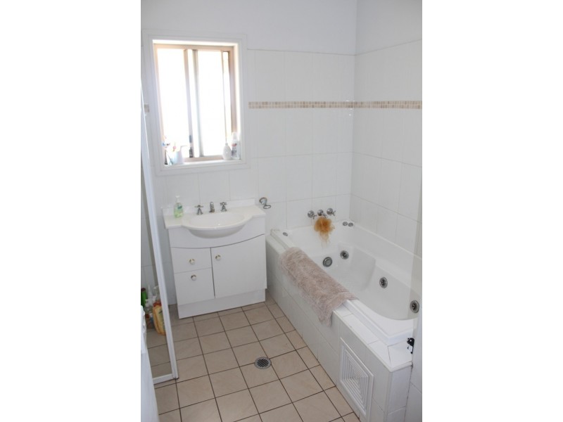 121 Hartwood Avenue, Bathurst NSW 2795