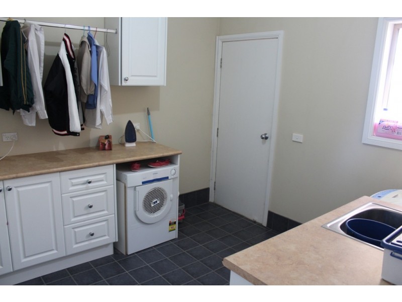 121 Hartwood Avenue, Bathurst NSW 2795