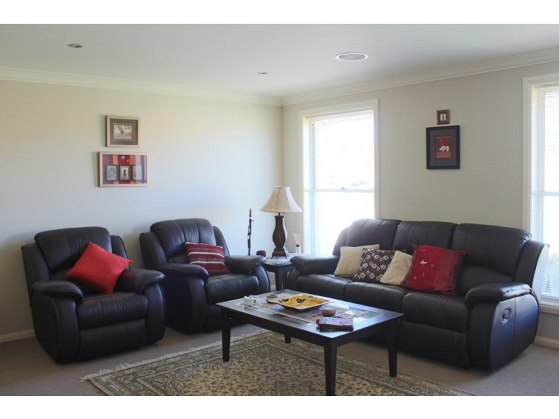 9 Marriott Avenue, Bathurst NSW 2795