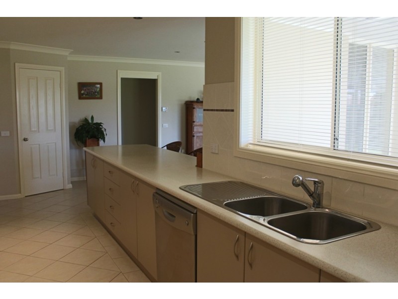 9 Marriott Avenue, Bathurst NSW 2795