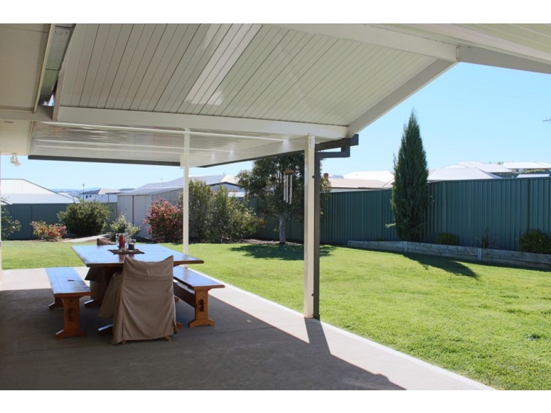 9 Marriott Avenue, Bathurst NSW 2795