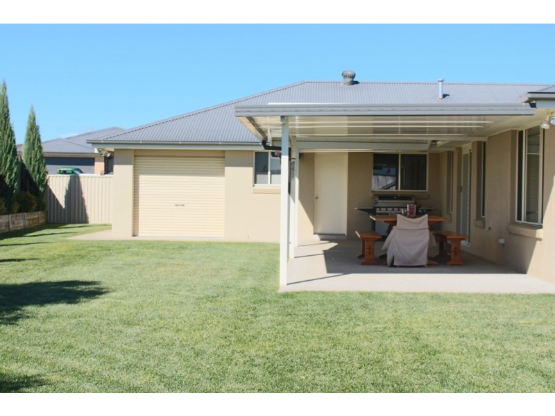 9 Marriott Avenue, Bathurst NSW 2795