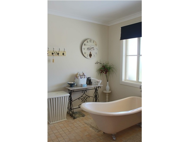 98 Blue Ridge Drive, Bathurst NSW 2795