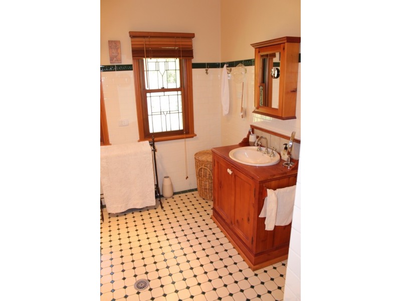 43 Windemere Road, Bathurst NSW 2795