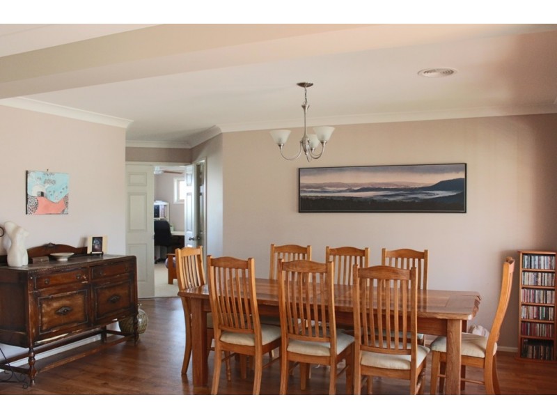 12 Joubert Place, Bathurst NSW 2795