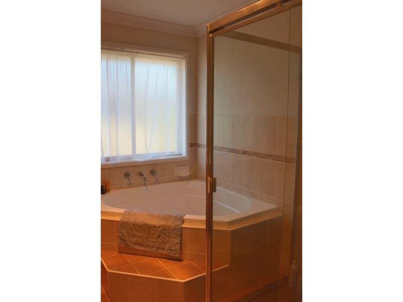 12 Joubert Place, Bathurst NSW 2795