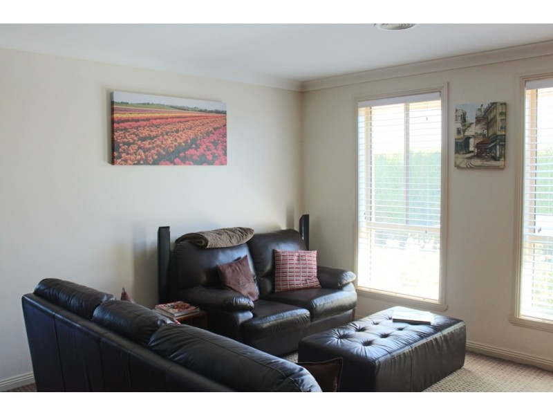 38 Marriott Avenue, Bathurst NSW 2795