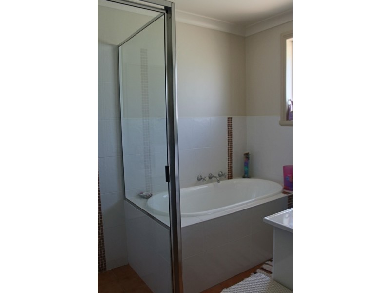 38 Marriott Avenue, Bathurst NSW 2795