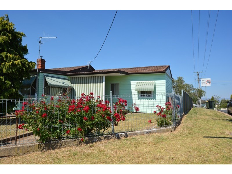 8 Pacific Way, Bathurst NSW 2795