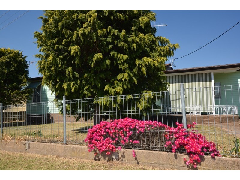 8 Pacific Way, Bathurst NSW 2795