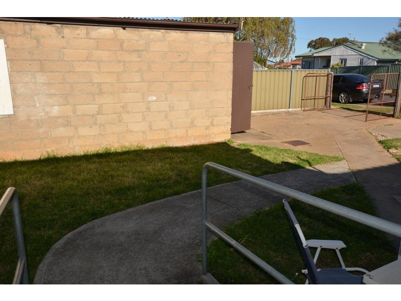 8 Pacific Way, Bathurst NSW 2795