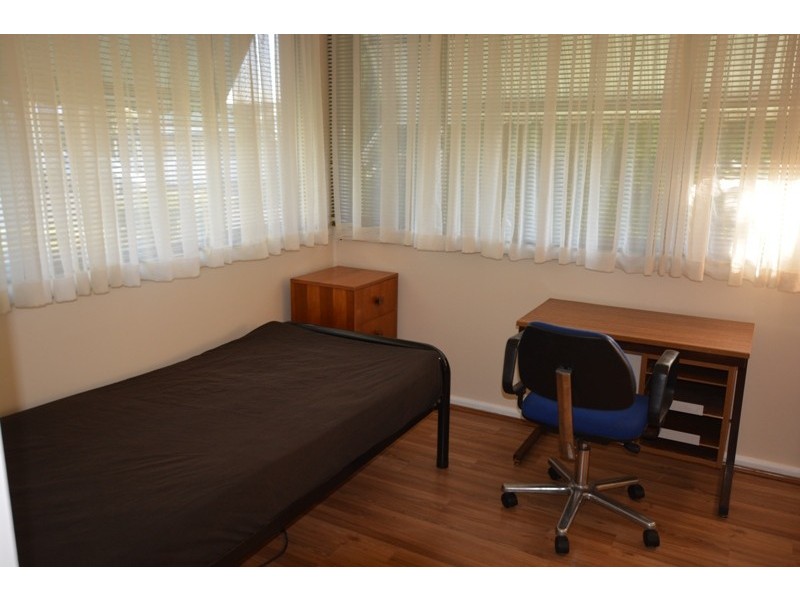 8 Pacific Way, Bathurst NSW 2795