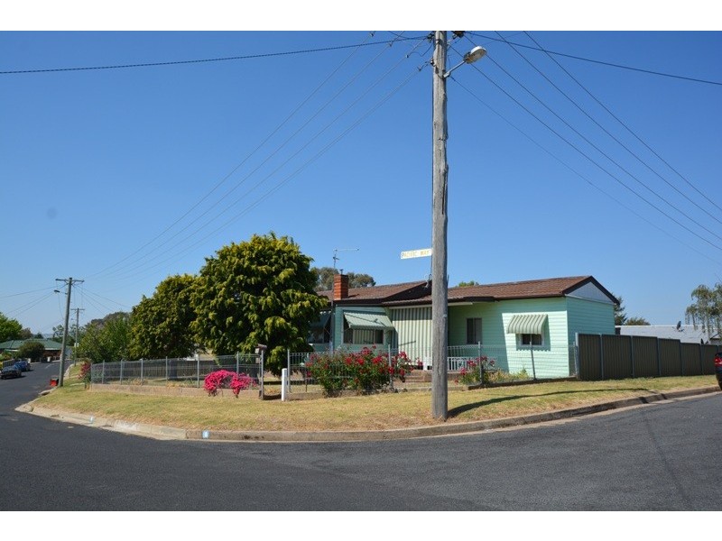 8 Pacific Way, Bathurst NSW 2795