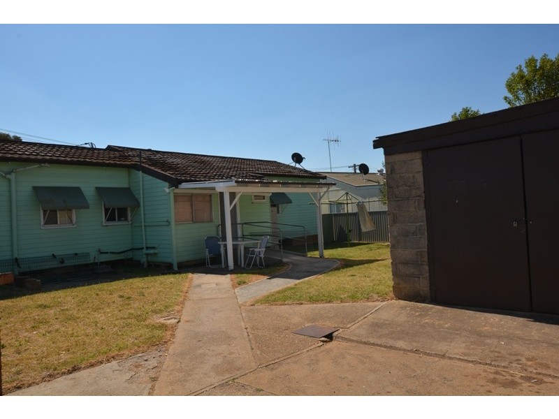 8 Pacific Way, Bathurst NSW 2795