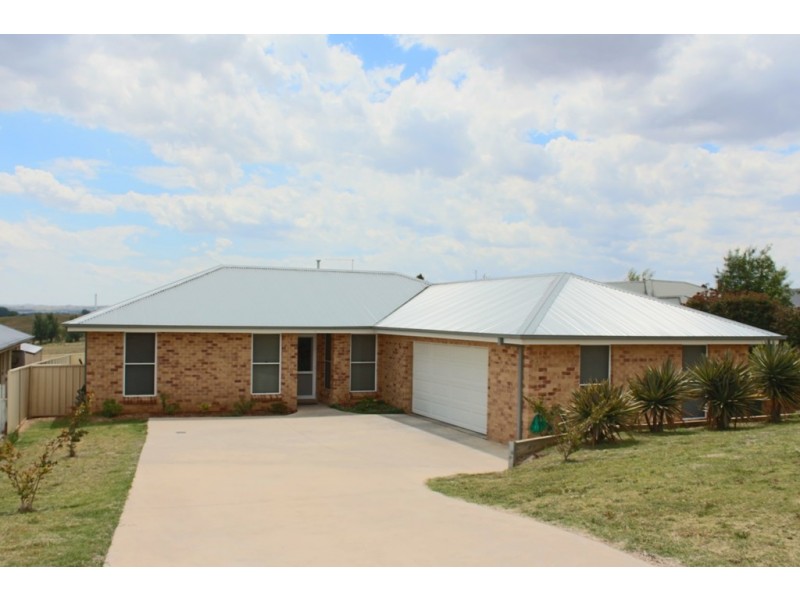 58 Halfpenny Drive, Bathurst NSW 2795
