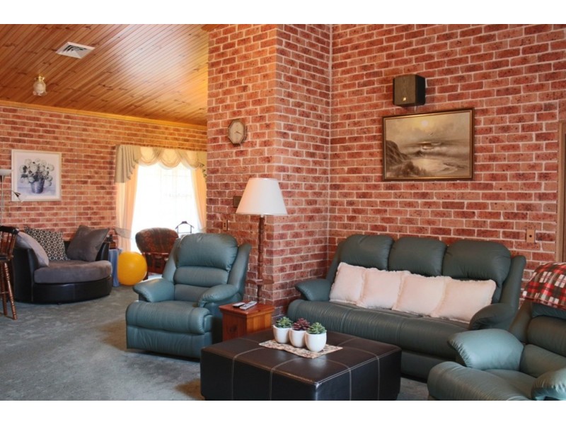 145 Mersing Road, Glanmire NSW 2795