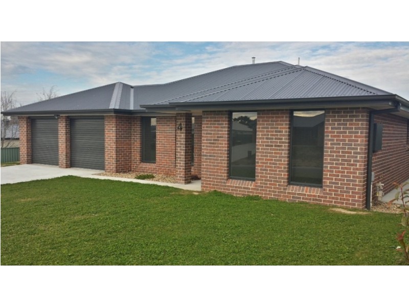 4 Blaxland Drive, Bathurst NSW 2795