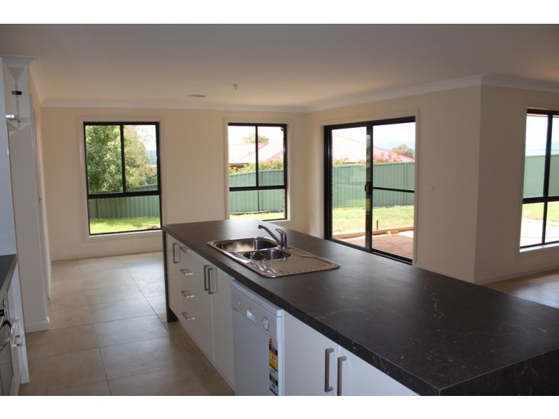4 Blaxland Drive, Bathurst NSW 2795