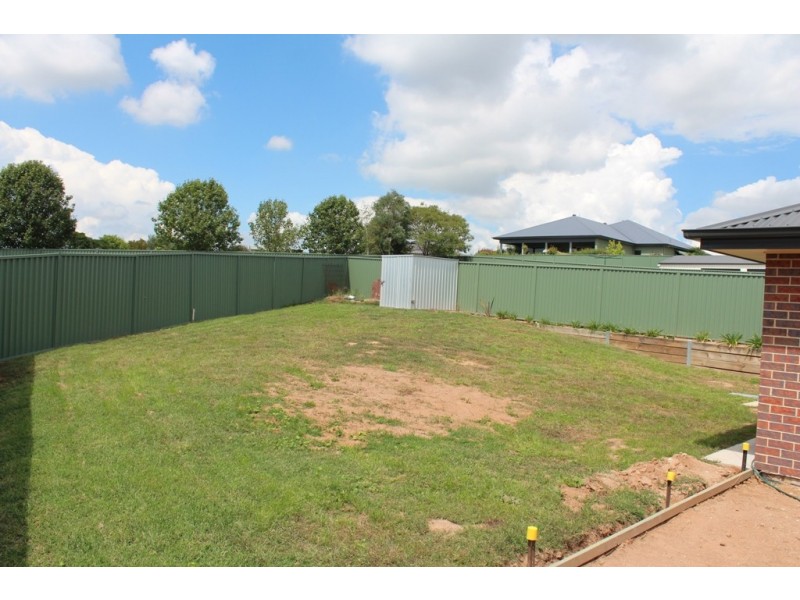 4 Blaxland Drive, Bathurst NSW 2795