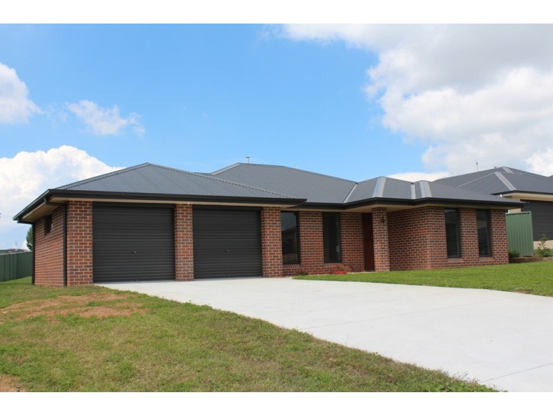 4 Blaxland Drive, Bathurst NSW 2795