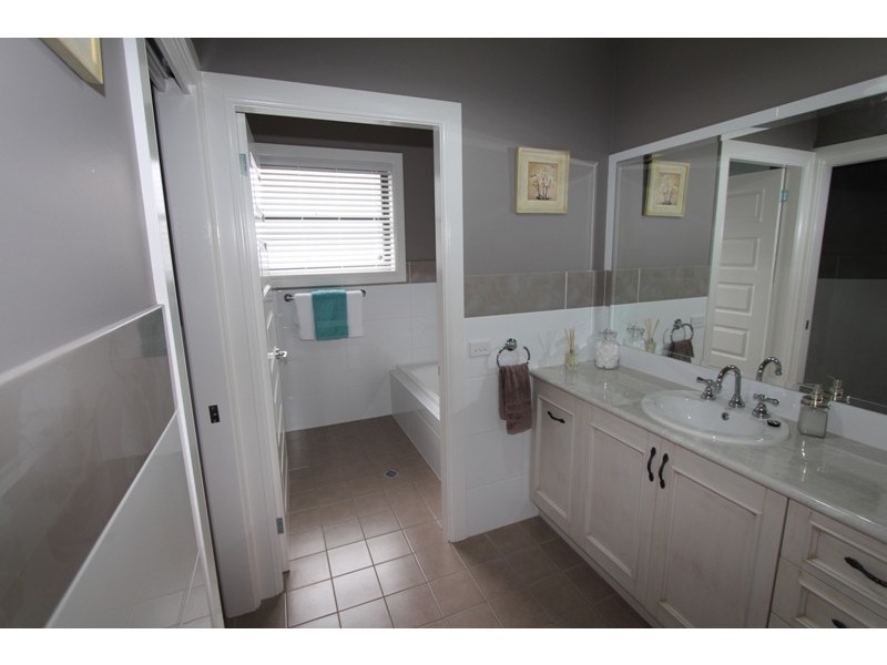 24a Sydney Road, Kelso NSW 2795