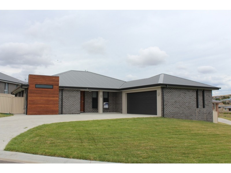 6 Jade Close, Bathurst NSW 2795