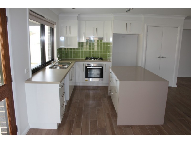 6 Jade Close, Bathurst NSW 2795