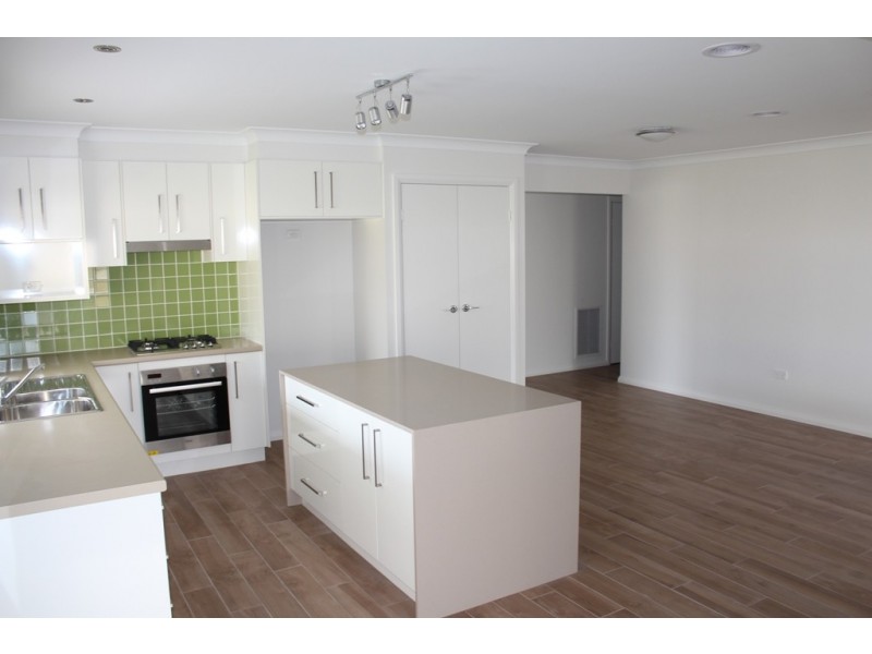 6 Jade Close, Bathurst NSW 2795