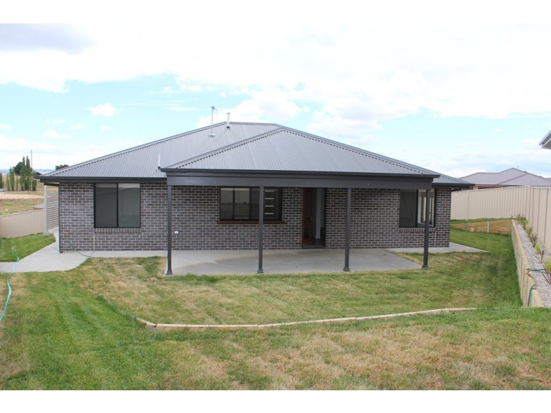 6 Jade Close, Bathurst NSW 2795