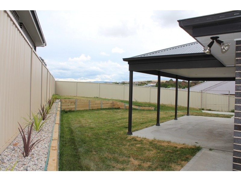 6 Jade Close, Bathurst NSW 2795