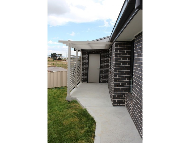 6 Jade Close, Bathurst NSW 2795