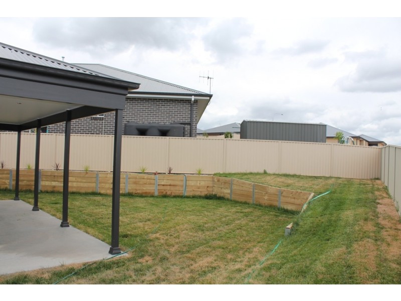 6 Jade Close, Bathurst NSW 2795