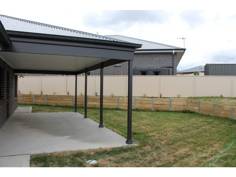 6 Jade Close, Bathurst NSW 2795