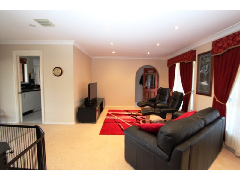 16 Weal Place, Windradyne NSW 2795