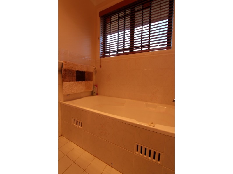 16 Weal Place, Windradyne NSW 2795