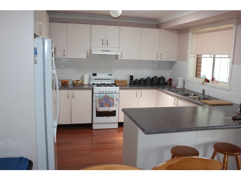 16 Spofforth Place, Bathurst NSW 2795