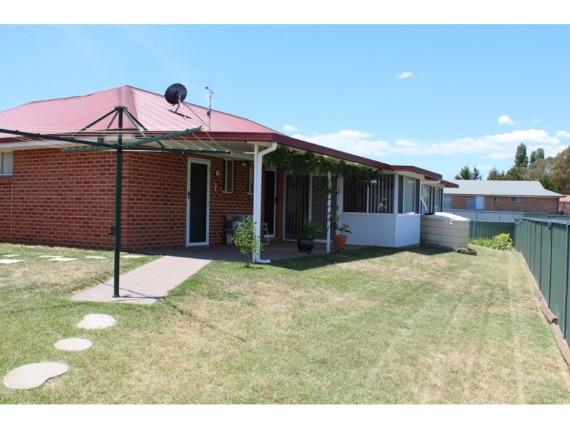 16 Spofforth Place, Bathurst NSW 2795
