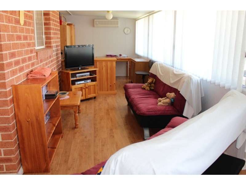 16 Spofforth Place, Bathurst NSW 2795