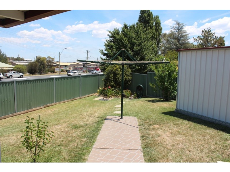 16 Spofforth Place, Bathurst NSW 2795