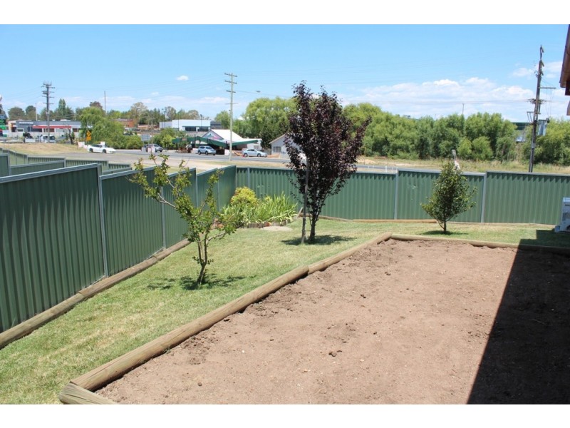 16 Spofforth Place, Bathurst NSW 2795