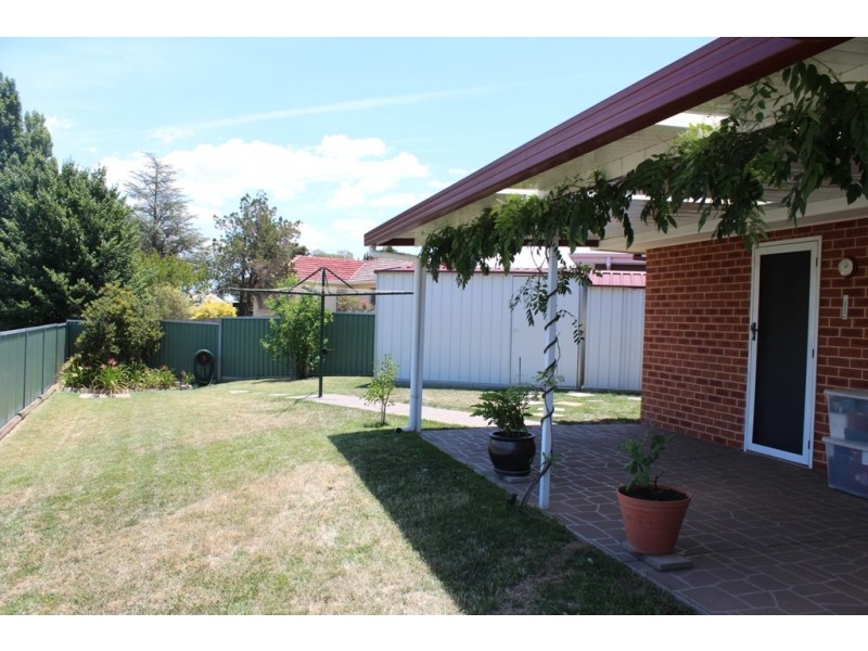 16 Spofforth Place, Bathurst NSW 2795