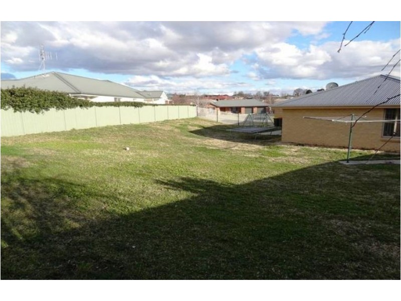 14 Willow Drive, Bathurst NSW 2795