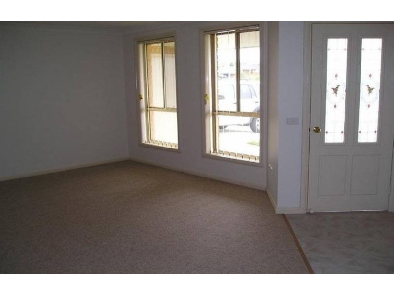 14 Willow Drive, Bathurst NSW 2795