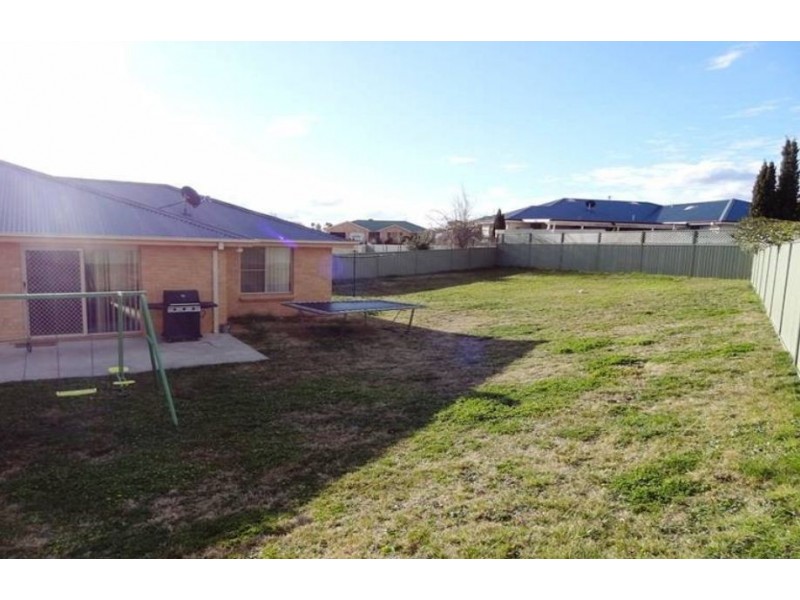 14 Willow Drive, Bathurst NSW 2795