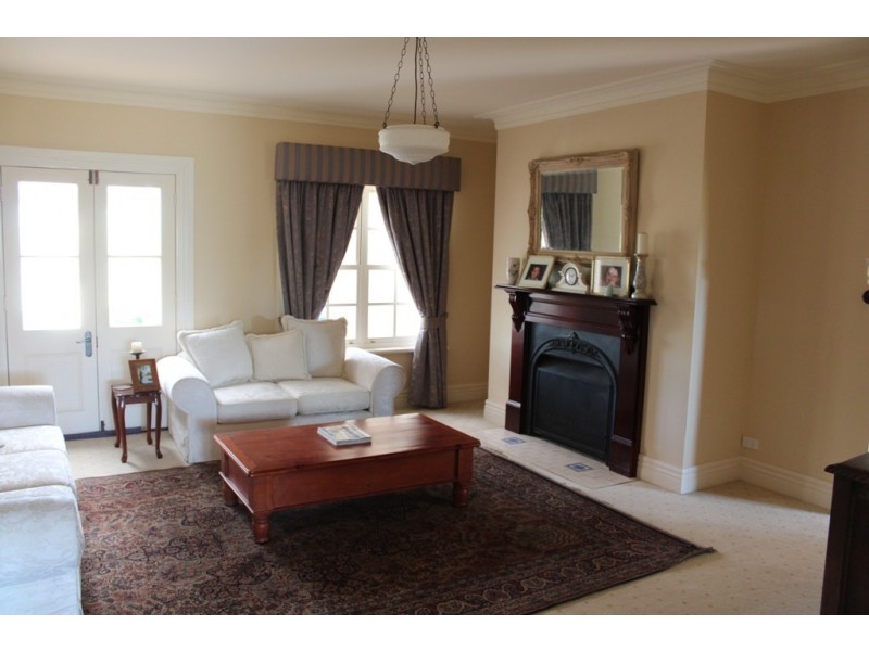 77 Marion Close, Bathurst NSW 2795