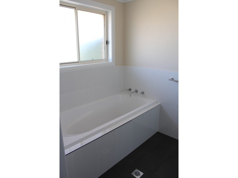 55 Swanbrooke Street, Bathurst NSW 2795
